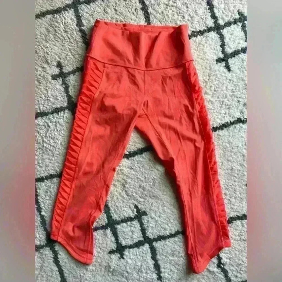 Lululemon Sunshine Salutation Cropped Leggings Side Ruched Mesh Detail Size 6 - Picture 2 of 4